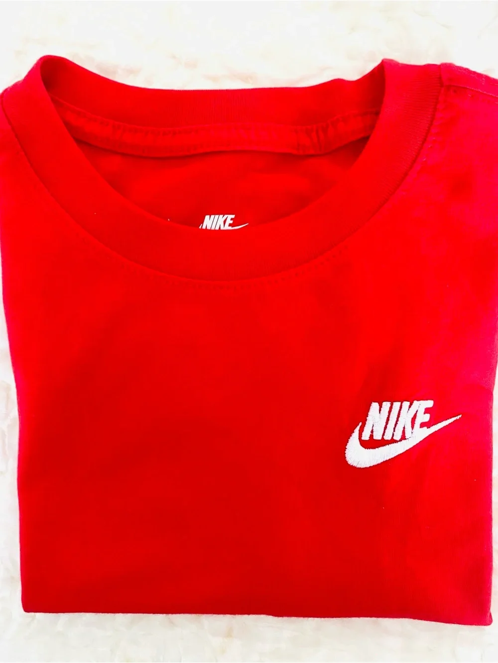 New👍🏽BOYS Nike Red T-Shirt SZ M (Y)